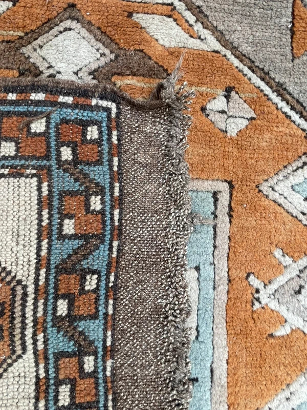 Vintage Hand Knotted Wool Rug 195x133cm – Kazak Caucasian Style — photograph 12