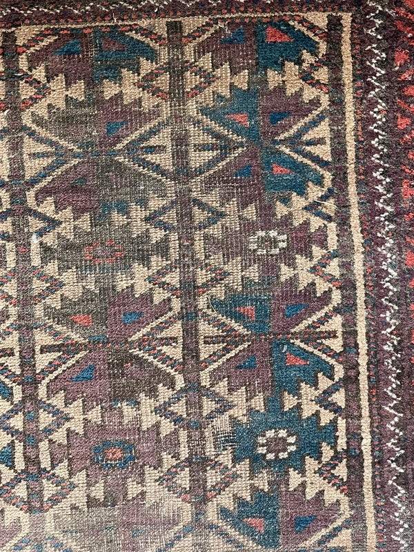 Antique hand-knotted tribal rug 150 x 83 cm worn Baluch style rug — photograph 10