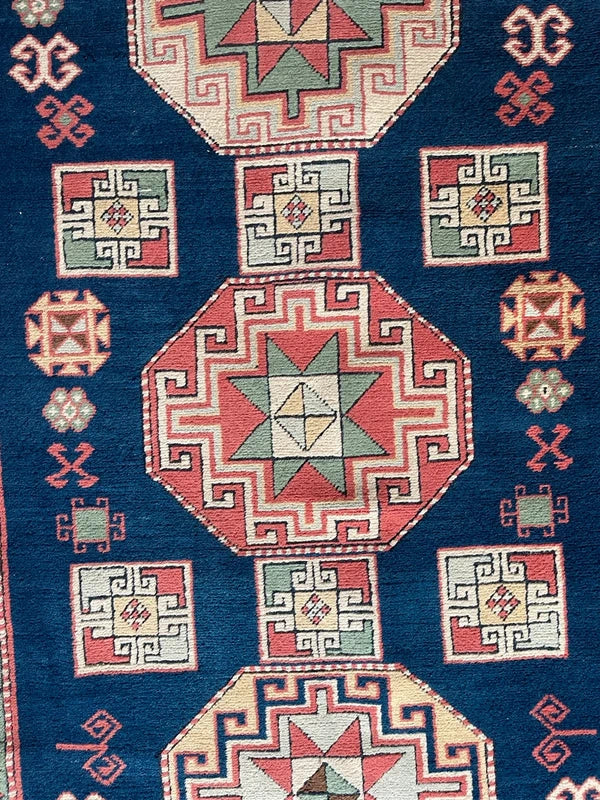 Vintage geometric wool rug, Turkish/Caucasian style 230 x 145 cm — photograph 6