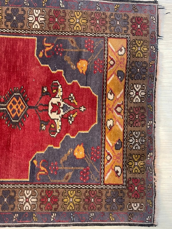 Vintage hand-knotted Anatolian rug 185x100 cm – tribal wool runner — photograph 4
