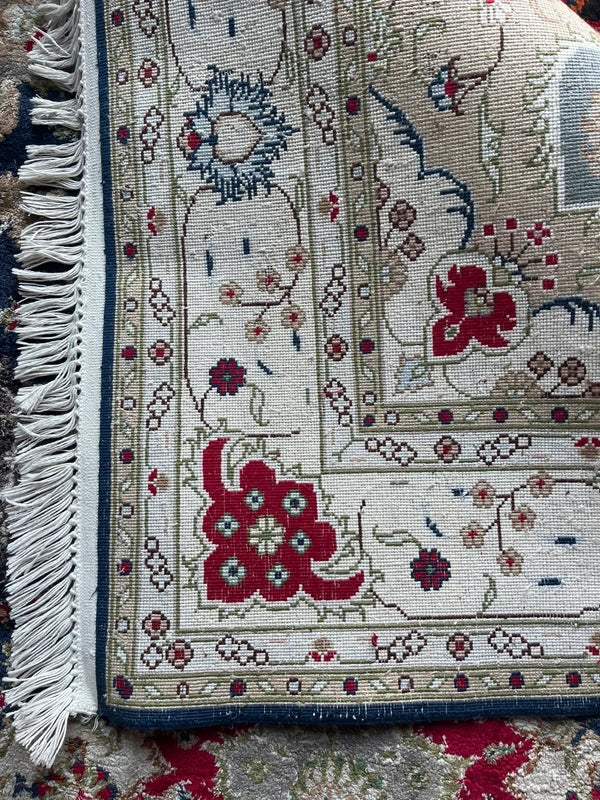 Handmade Blue & Cream Floral Rug 128 x 187 cm — photograph 14