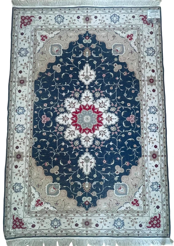 Handmade Blue & Cream Floral Rug 128 x 187 cm — photograph 5