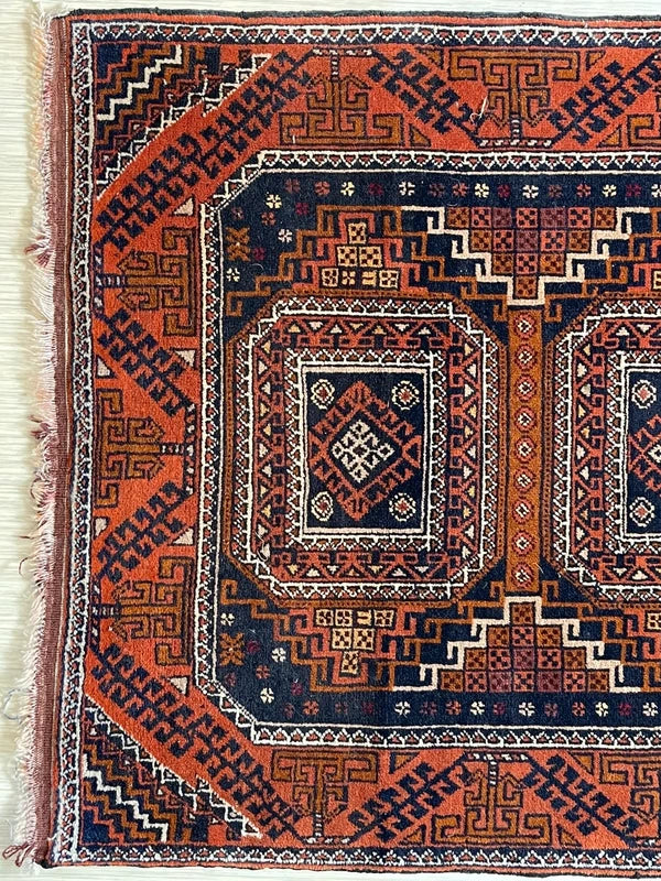 Vintage hand-knotted tribal rug 154 x 86 cm Afghan style geometric wool rug — photograph 12