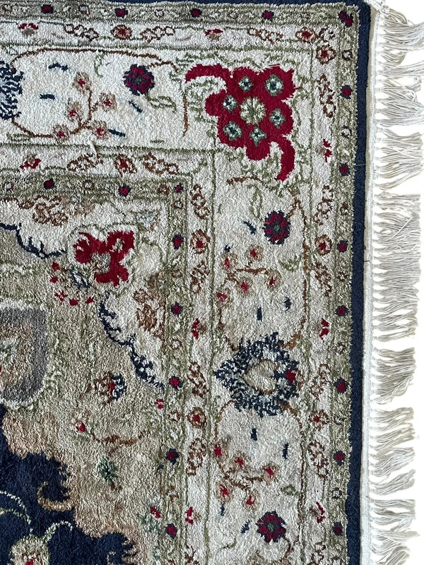 Handmade Blue & Cream Floral Rug 128 x 187 cm — photograph 7