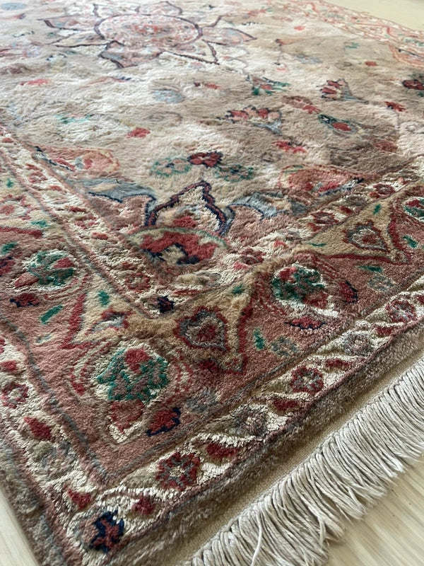 Vintage Persian-style floral rug, silk-touch / fine weave, 187 × 127 cm — photograph 6