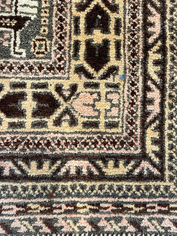 Traditional tribal-style rug 160x96cm | geometric animal motif | fringed — photograph 5