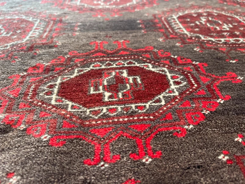 Vintage Afghan Baluch Hand-Knotted Wool Rug Tribal Elephant Foot Design 194 × 133 cm (6'4" × 4'4") — photograph 5