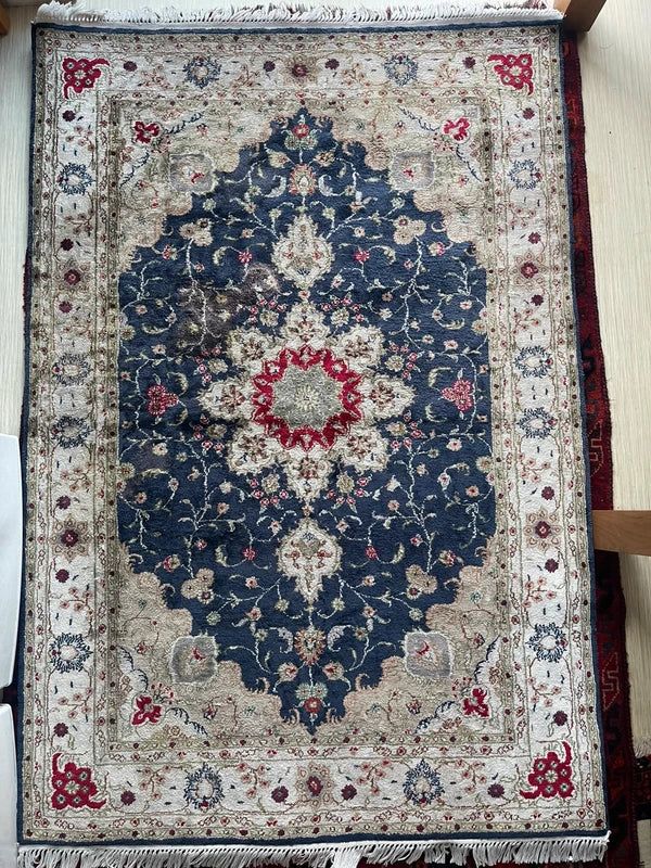 Handmade Blue & Cream Floral Rug 128 x 187 cm — photograph 1