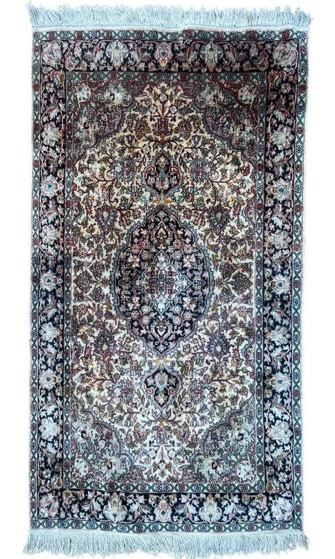 Fine Silk-Look Oriental Rug 89x165cm Cream Blue Medallion Carpet — photograph 1
