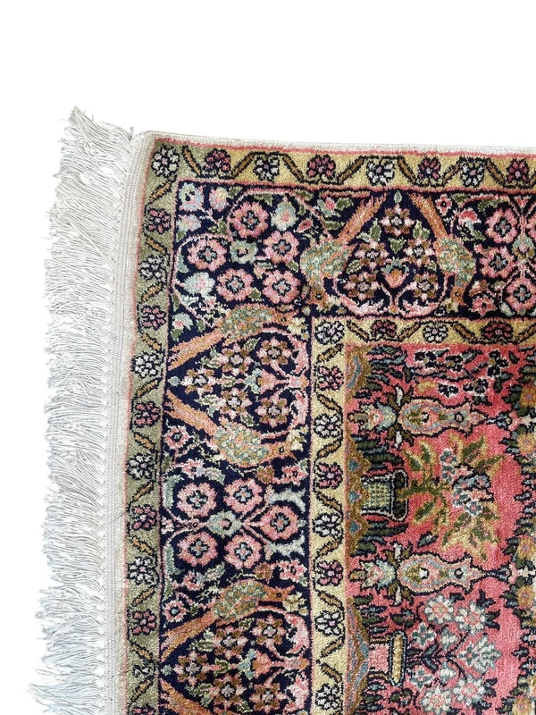 Handmade Kashmir Silk Rug – 161 × 93 cm – Floral & Peacock Design — photograph 13