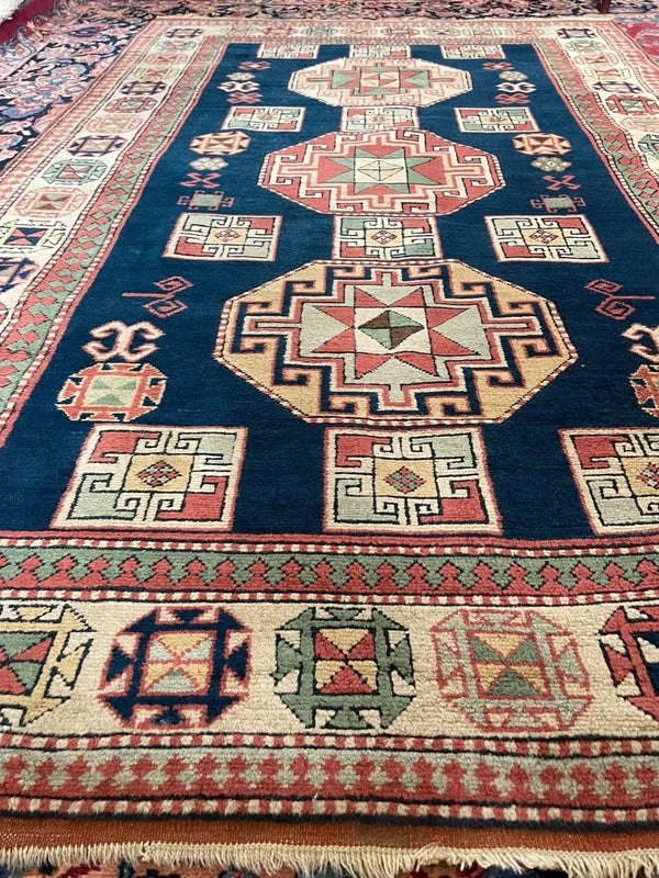 Vintage geometric wool rug, Turkish/Caucasian style 230 x 145 cm — photograph 11