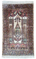 Handmade Kashmir Silk Rug – 161 × 93 cm – Floral & Peacock Design — photograph 1