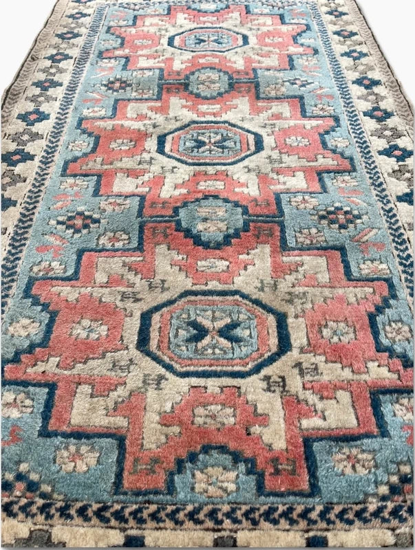Vintage Hand-Knotted Wool Rug 126 x 72 cm – Caucasian Geometric Design — photograph 1