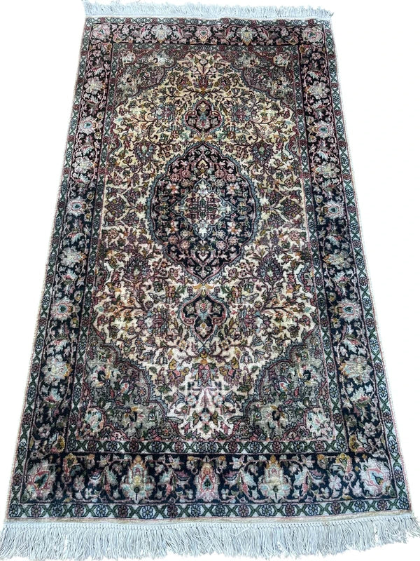 Fine Silk-Look Oriental Rug 89x165cm Cream Blue Medallion Carpet — photograph 3