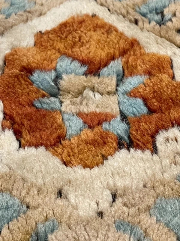 Hand-kontted Wool Kazak / Caucasian Style Rug – Rust & Blue – 202 × 138 cm — photograph 4