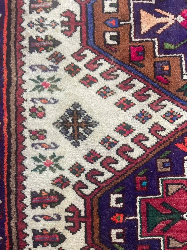 Vintage Persian Handmade Wool Rug – 145 x 102 cm – Tribal Geometric Design — photograph 14