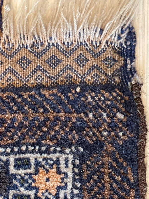 Vintage Baluch Rug 133 x 85 cm Hand Knotted Tribal Wool Carpet — photograph 3