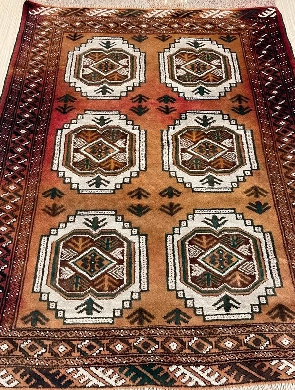 Vintage Tribal Hand-Knotted Wool Rug – Camel & Rust – 130 × 100 cm — photograph 5