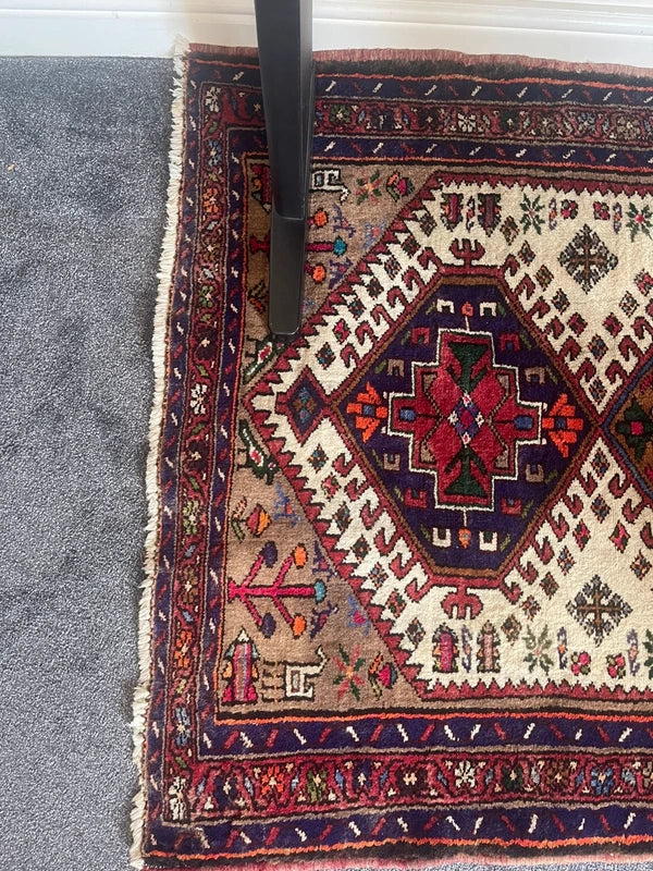 Vintage Persian Handmade Wool Rug – 145 x 102 cm – Tribal Geometric Design — photograph 16