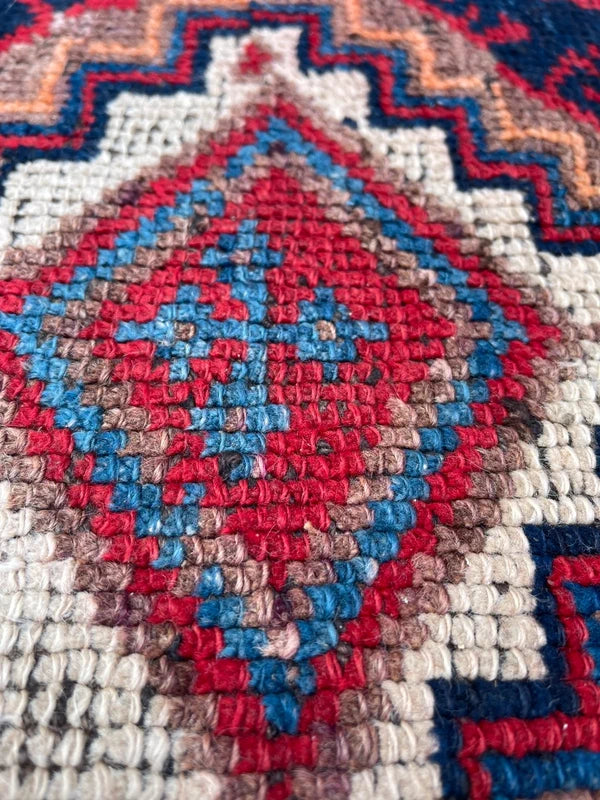 Vintage Hand-Knotted Persian Hamadan Rug – 196 × 127 cm — photograph 8