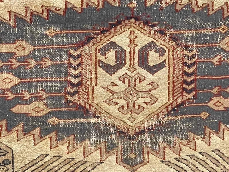 Hand-knotted wool rug with silk highlights – neutral geometric medallions – 184 × 122 cm — photograph 7