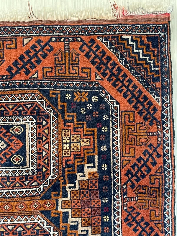 Vintage hand-knotted tribal rug 154 x 86 cm Afghan style geometric wool rug — photograph 7