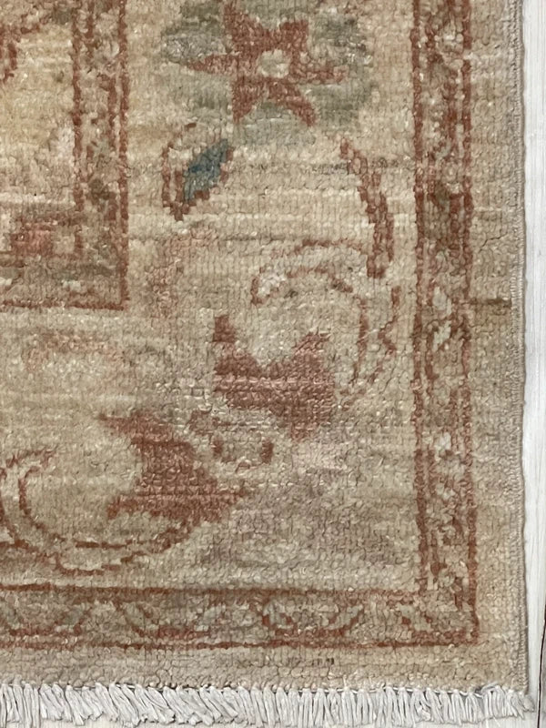 Traditional Ziegler style rug 185x130cm – soft muted colours — photograph 4
