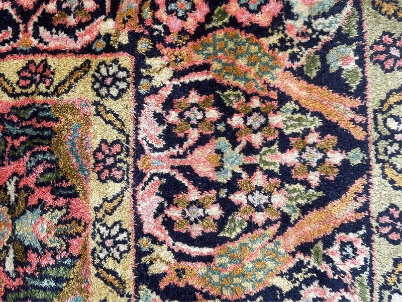 Handmade Kashmir Silk Rug – 161 × 93 cm – Floral & Peacock Design — photograph 8