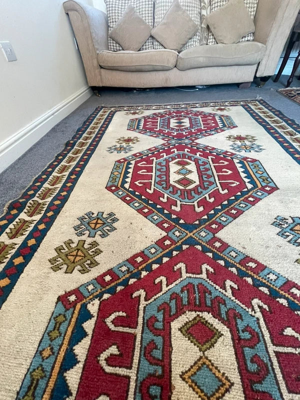 Large Hand Knotted Turkish Rug 252 x 152 cm – Ivory & Pink Geometric Wool Rug — photograph 8