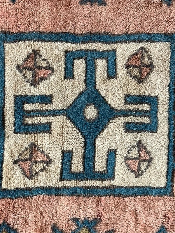 Large Vintage Turkish Geometric Rug 230 x 157 cm — photograph 10