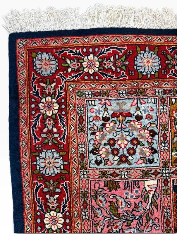 Persian Hand Knotted Wool Bakhtiari Garden Rug 111x178cm — photograph 12