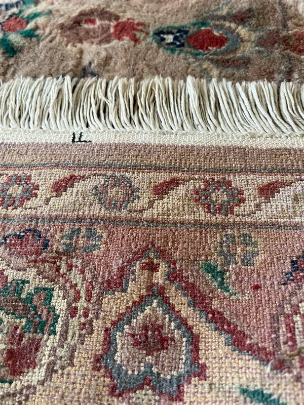 Vintage Persian-style floral rug, silk-touch / fine weave, 187 × 127 cm — photograph 9