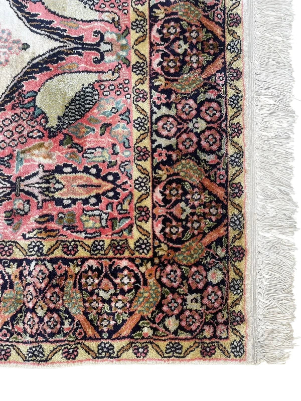 Handmade Kashmir Silk Rug – 161 × 93 cm – Floral & Peacock Design — photograph 16