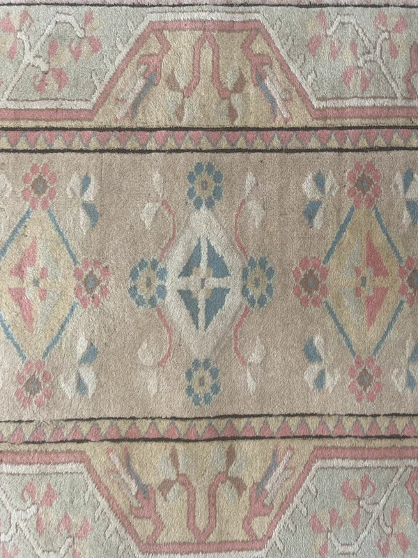 Vintage Turkish Oushak Rug 195 by 127 cm Hand-Knotted Wool, Pastel Geom. Medal — photograph 8