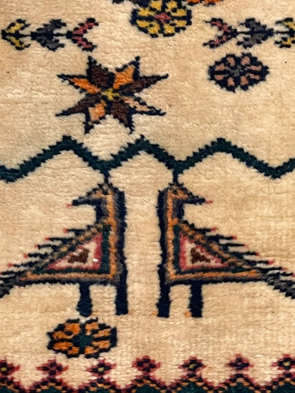 Hand-knotted wool tribal rug 148 x 100 cm – ivory & red geometric (Persian style) — photograph 3