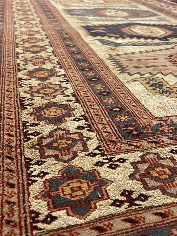 Hand-knotted wool rug with silk highlights – neutral geometric medallions – 184 × 122 cm — photograph 11
