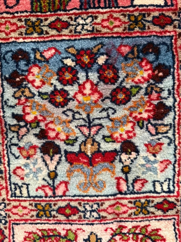 Persian Hand Knotted Wool Bakhtiari Garden Rug 111x178cm — photograph 4