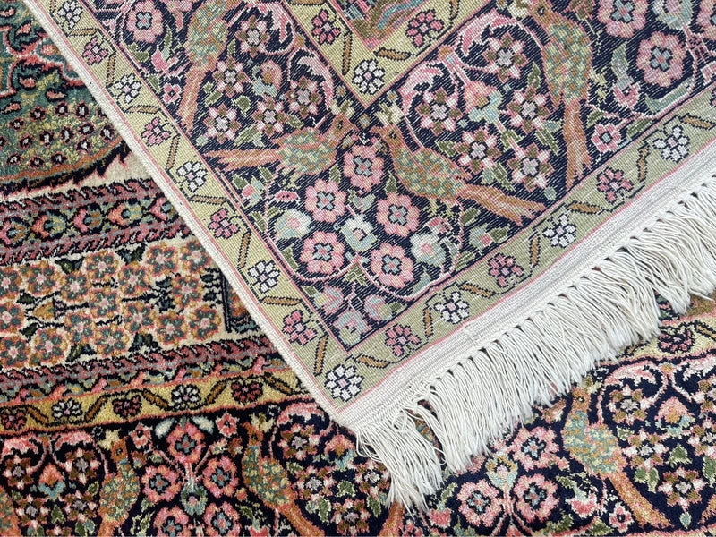 Handmade Kashmir Silk Rug – 161 × 93 cm – Floral & Peacock Design — photograph 19