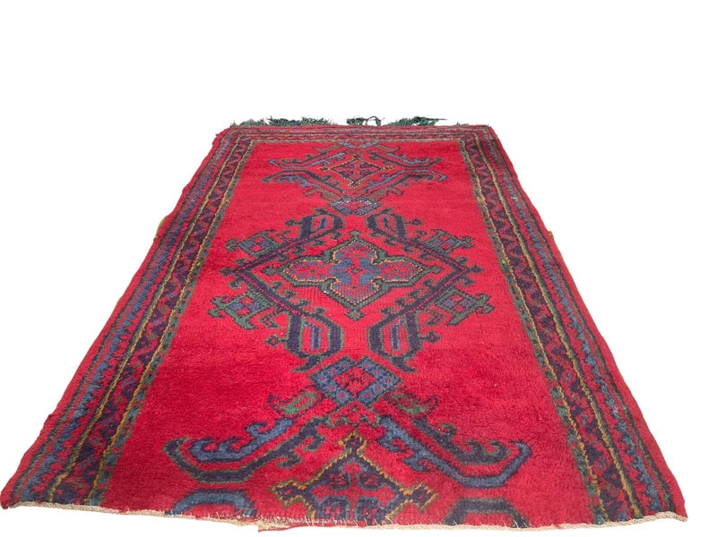 Vintage Turkish Hand Knotted Wool Village Rug 140 × 91 cm – Eastern Anatolian Tribal — photograph 3