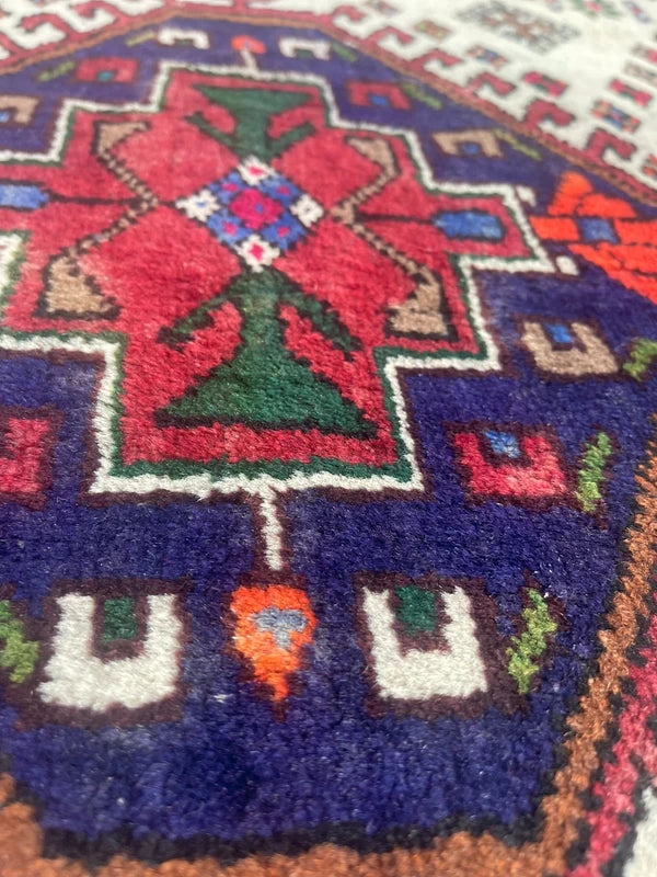 Vintage Persian Handmade Wool Rug – 145 x 102 cm – Tribal Geometric Design — photograph 13